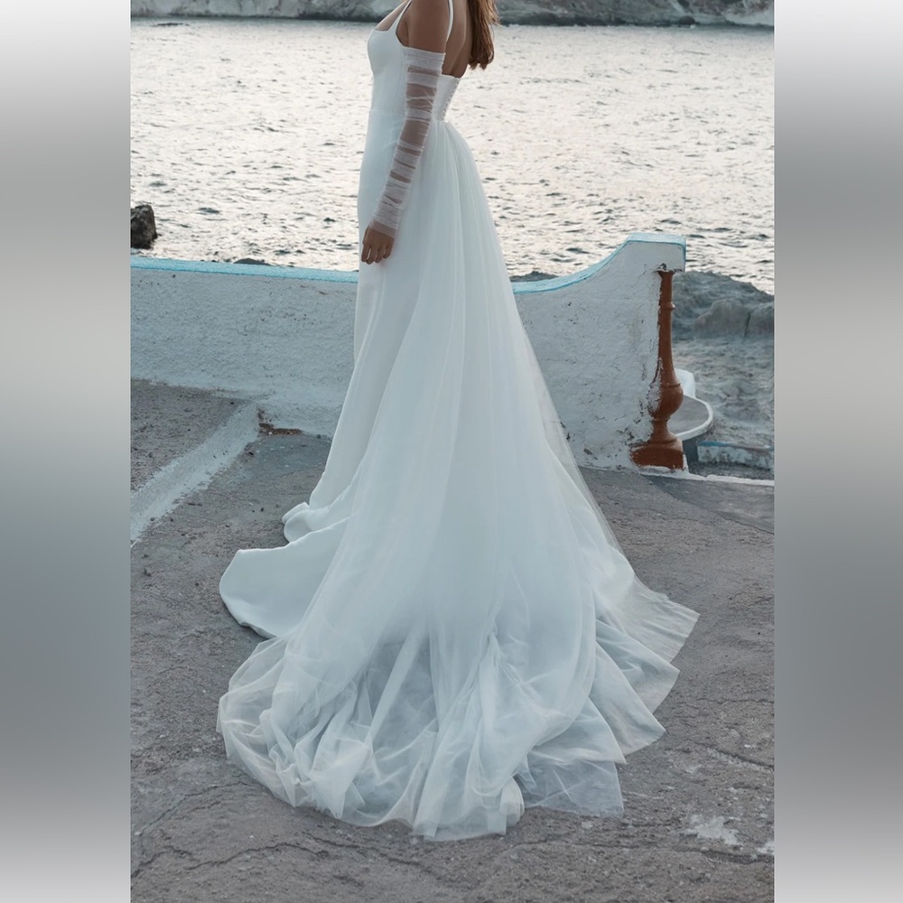 Chosen by KYHA Detachable Tulle Bridal Overskirt – New / Unworn